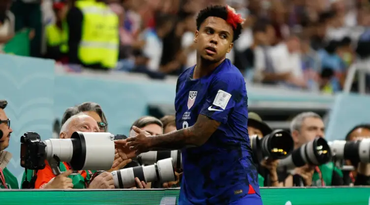 Inglaterra aguantó a Estados Unidos y rescató el empate