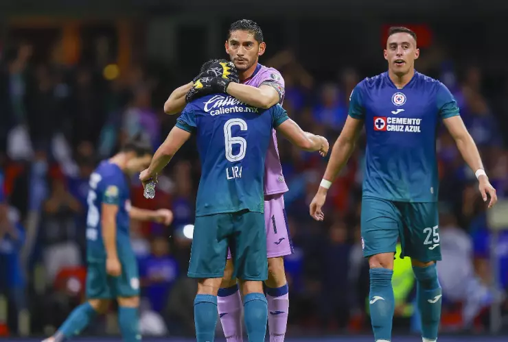 Jesús Corona sufre asalto afuera de las instalaciones del club