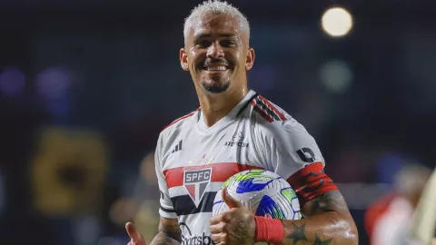 Luciano sería el reemplazo de James Rodríguez en León