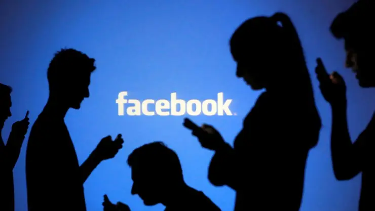 trump critica facebook