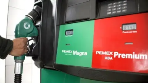 ¿Cuál es la mejor gasolina entre la roja y la verde
