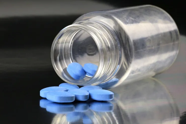 Hombre queda ciego por tomar viagra