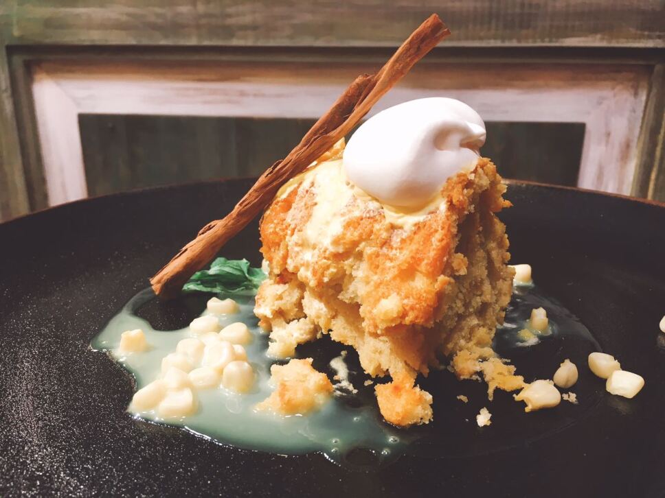 pan de elote con rompope, cocineros mexicanos