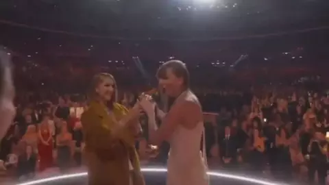 Tunden a Taylor Swift por _ignorar_ a Céline Dion en los Grammy