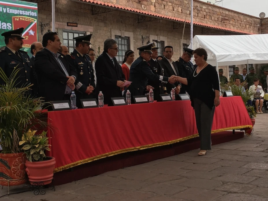 Homenaje a militares caídos