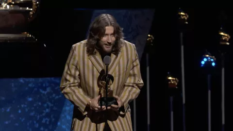 Premios Grammy 2024
Ludwig Göransson gana a mejor banda sonora para medios visuales con Oppenheimer