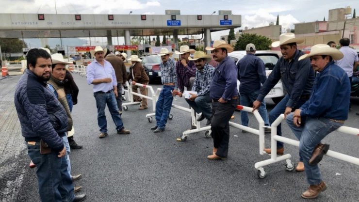 La Cámara de Diputados aprobó en lo general y en lo particular a las reformas a la Ley de Vías Generales de Comunicación para castigar hasta con siete años de prisión a quienes incurran en la toma de casetas en las carreteras con fines de lucro.