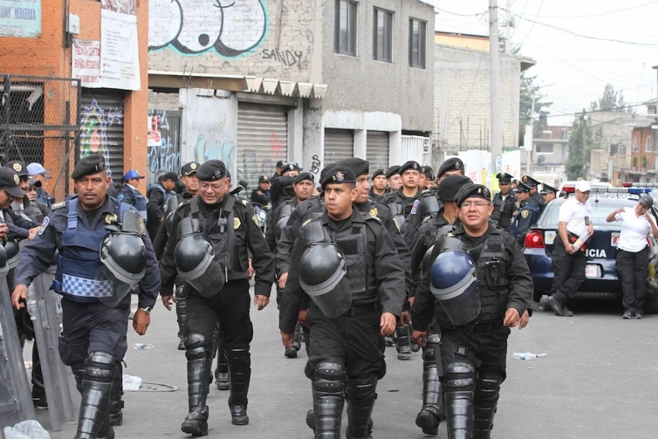 Riña por un predio dejó 3 heridos y más de 100 detenidos