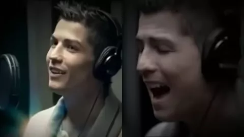 Cristiano Ronaldo cantando