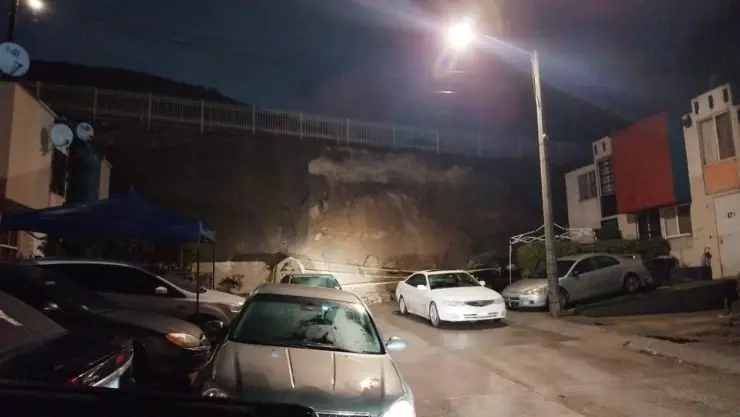 Deslizamientos y árboles caídos tras la tormenta del sábado en Tijuana