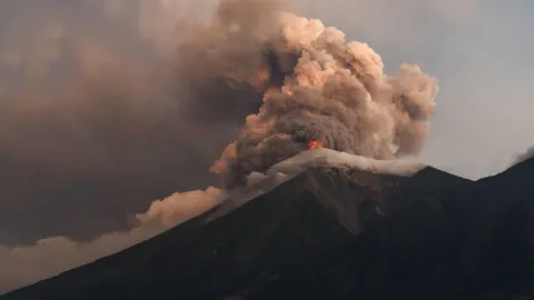 Volcanes más activos del Cinturón de Fuego: Lista y ubicación exacta
