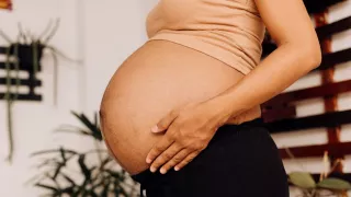 Parteras en México en riesgo por nueva norma sanitaria; podría borras años de tradición