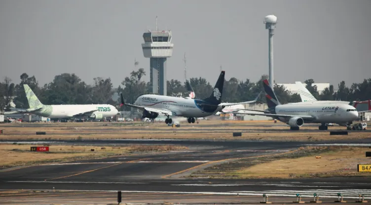 AMLO defiende cabotaje para bajar costos de boletos de avión