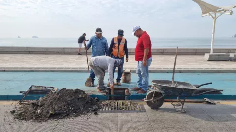 Dan mantenimiento a sector turístico en Mazatlán, Sinaloa