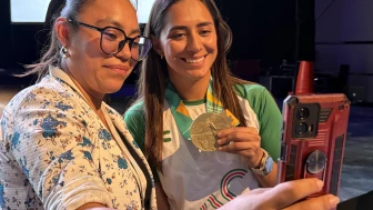 Todos quieren foto con Jessica Sobrino.jpg