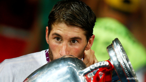 Sergio Ramos besando la Copa