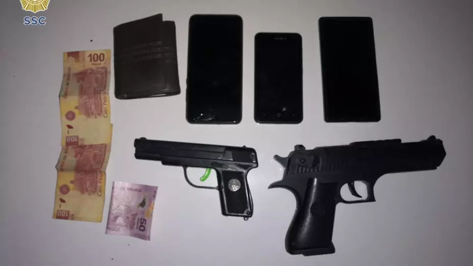 RÉPLICA DE ARMA DE FUEGO.jpeg