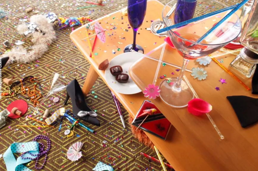Si hace fiesta en su casa, puede dejar el desorden varios días.