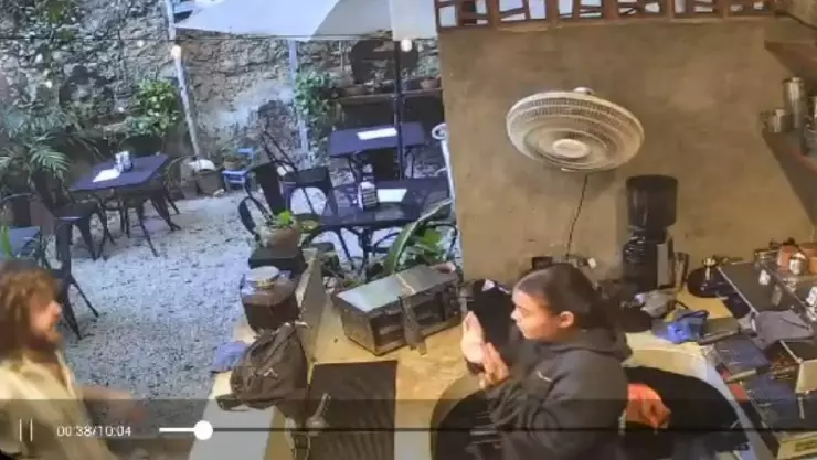 VIDEO_ Presunta agresión verbal de un extranjero contra una joven desata indignación