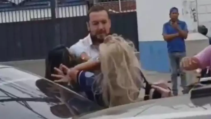 ¿Quién pelea por un hombre? Embarazada descubre a su esposo con la amante y se agarran a golpes