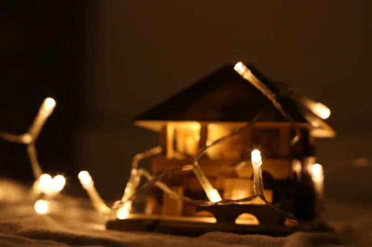 familia multa luces navideñas