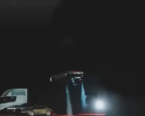 Tesla Roadster, el auto que promete volar