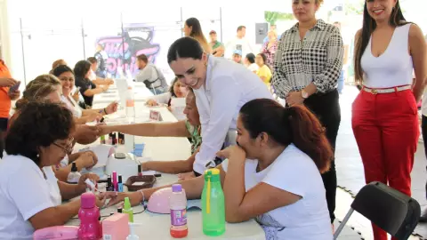 Atienden a cancunenses en la Jornada Comunitaria de Desarrollo Social