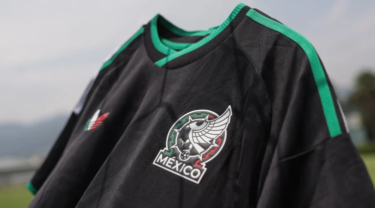 ¡UNO PARA CADA BATALLA! México usaría sus tres uniformes en la Copa Mundial de la FIFA 2026™