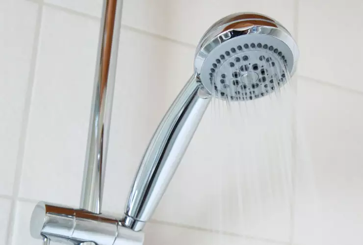  Cómo quitar el sarro de la regadera con solo 1 ingrediente de cocina