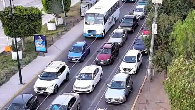 ¡Caos vial! Tráfico pesado en estos bulevares de León, hoy 20 de marzo