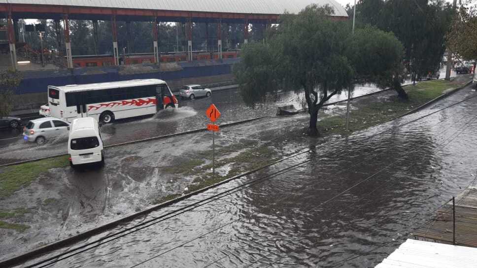 Registran inundaciones en la CDMX y Edomex este viernes
