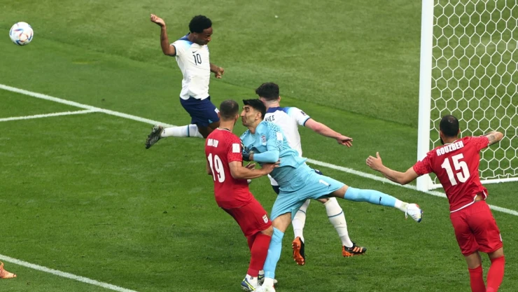 Choque Alireza Beiranvand Inglaterra vs Irán Qatar 2022