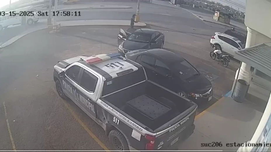 Enfrentamiento a balazos entre policías y delincuentes tras asalto en Juárez.png