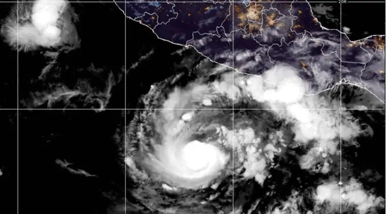 Huracán Trudy frente a la costa mexicana del Pacífico.