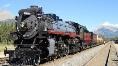 VIDEO: Hombre es arrastrado tras intentar subir a la locomotora ‘La Emperatriz’