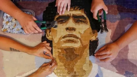maradona-artistas-homenajean-argentina-mural-mosaicos.jpg