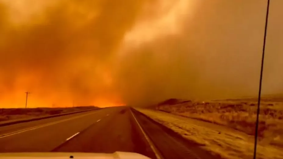 Incendio en Texas puede extenderse