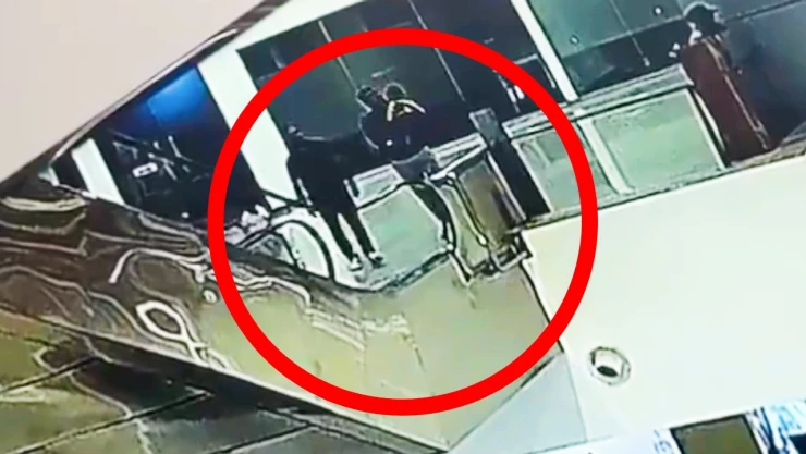 Bebé muere tras caer de tercer piso en centro comercial de la India