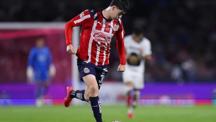 El delantero Armando “Hormiga” González vive su mejor momento con Chivas