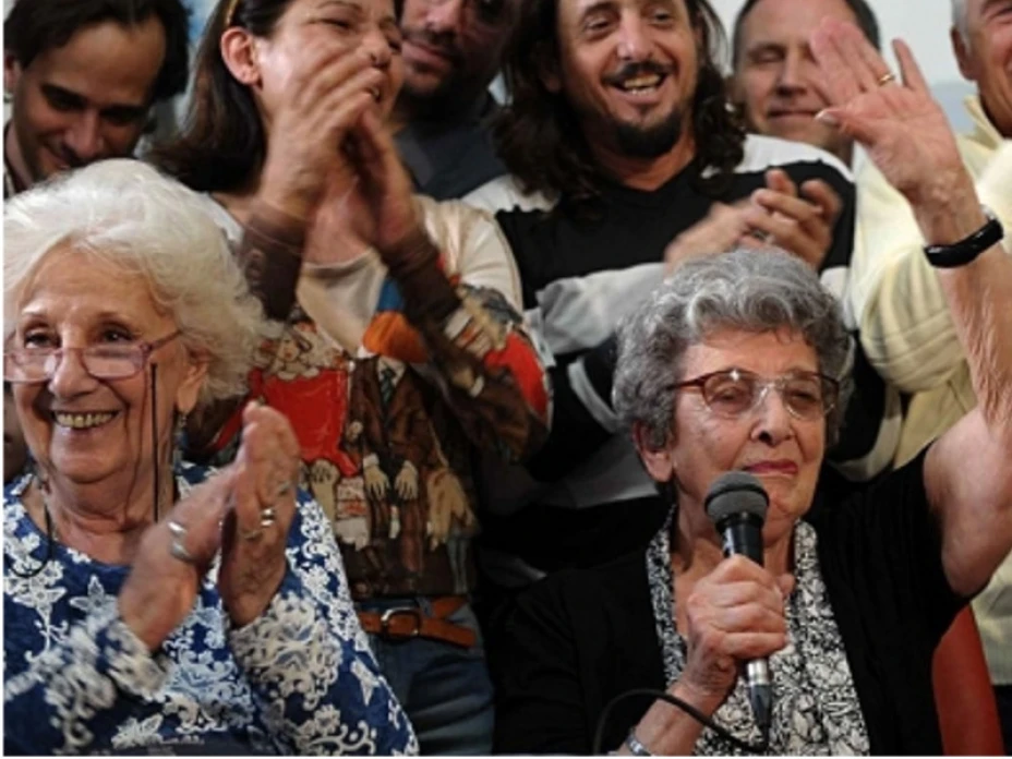 Abuelas de Plaza de Mayo