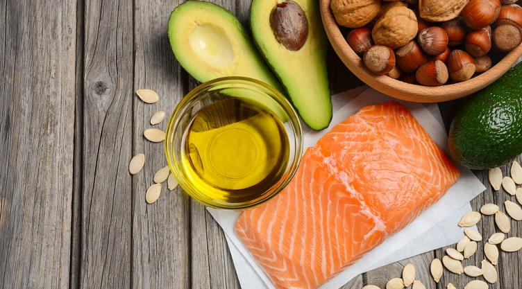 Debes aumentar el consumo de verduras, aceite, nueces y pescado.