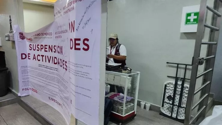 Hallan cámaras ocultas en baños públicos de la CDMX