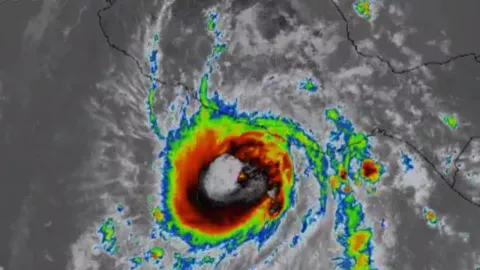 La fuerza de “Otis” podría impactar en las costas de Guerrero como huracán categoría 5