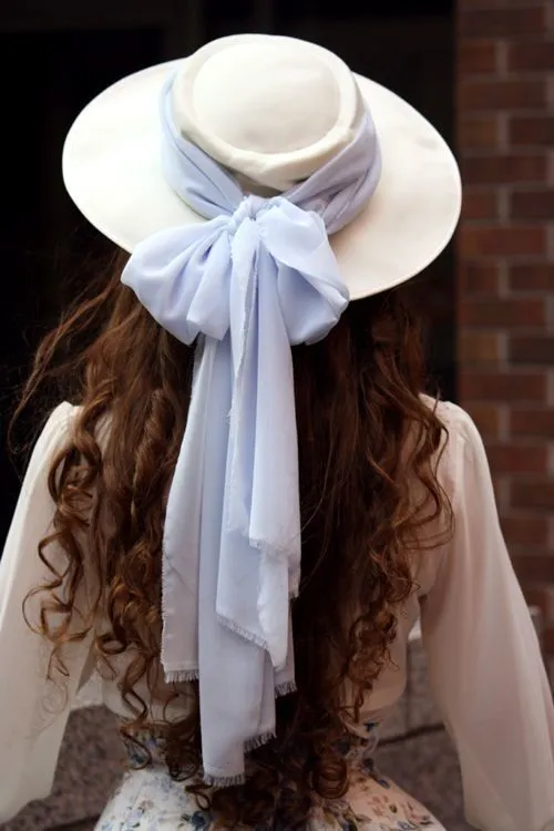 11 ideas de peinados con sombrero para mujer que se verán coquette, pero a la vez muy elegante