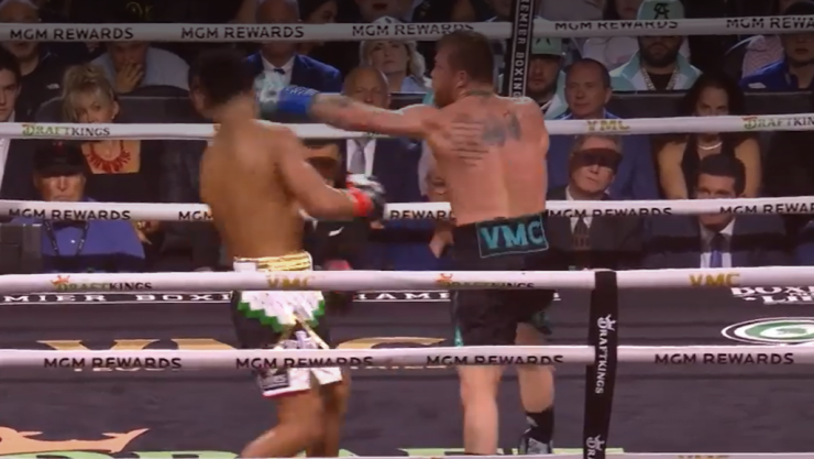 Video de Canelo Álvarez vs Munguía le ayuda en el ring a no caerse