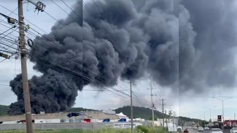 Incendio en recicladora en Mazatlán