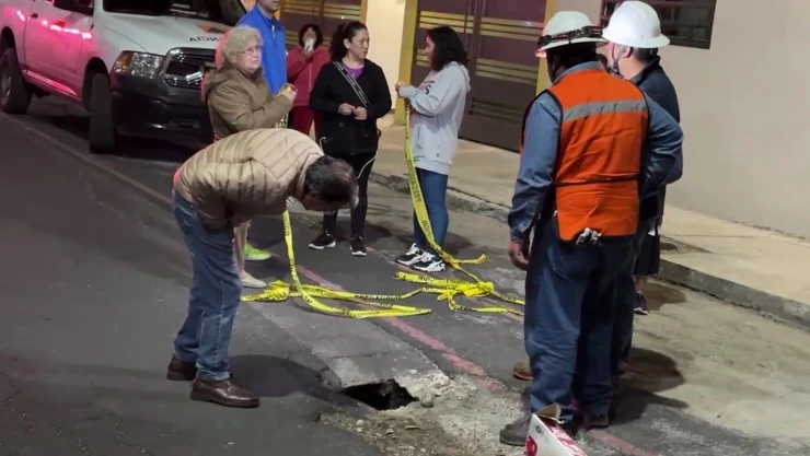 Socavón en la colonia Asturias: Vecinos temen explosión tras ver cables y ductos de gas
