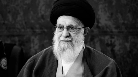 Trump confirma la muerte del líder de Irán y lanza ofensiva total.