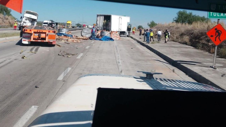 Autobús de pasajeros y tráiler se impactan; hay cierre en el Arco Norte hoy miércoles