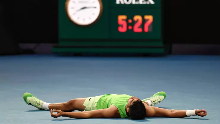 Carlos Alcaraz clasifica a su primer final del Australian Open 2026 tras vencer a Zverev